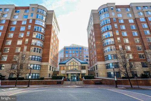 202w-3830 9th St N, ARLINGTON, VA, 22203-5819 | Card Image