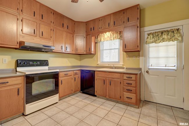 512 10 Th Ave S, House other with 3 bedrooms, 1 bathrooms and null parking in Clinton IA | Image 4