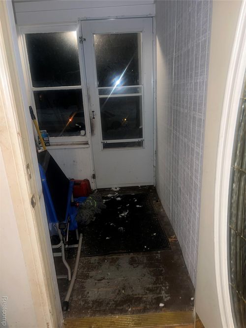 513 N Waterloo St, Jackson, MI, 49201-1742 | Card Image