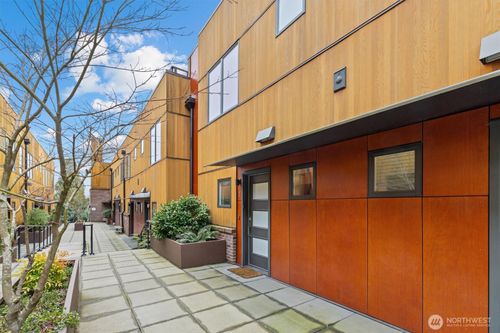 217-3300 Ne 65th St, Seattle, WA, 98115-7368 | Card Image