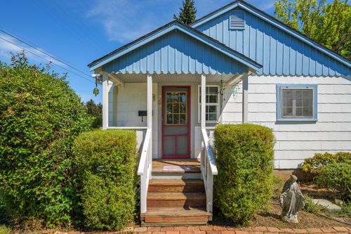 702 Ne A St, Grants Pass, OR, 97526-2210 | Card Image
