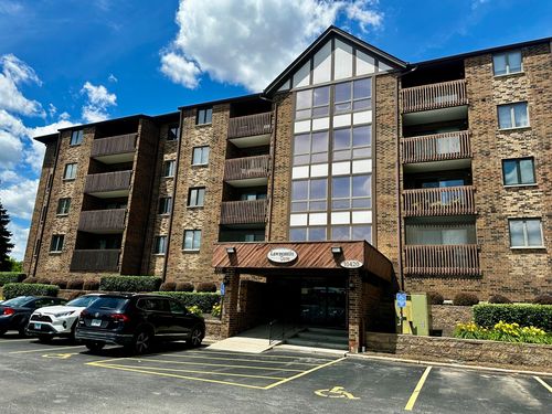 48b-10420 Circle Dr, Oak Lawn, IL, 60453-6407 | Card Image