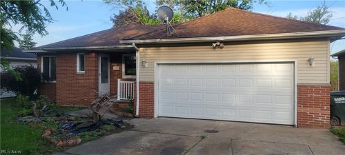 4852 E 81st St, Garfield Heights, OH, 44125-2016 | Card Image