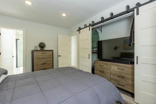 Perfect spot for a hidden TV! | Image 21