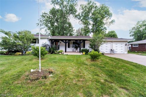 31 Lake Shore Dr, Youngstown, OH, 44511-3570 | Card Image
