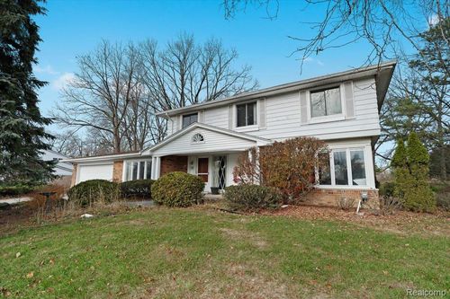 3092 Woodland Ridge Dr, West Bloomfield, MI, 48323-3564 | Card Image