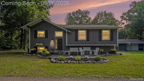 5280 Crestover, Pinckney, MI, 48169-8416 | Card Image