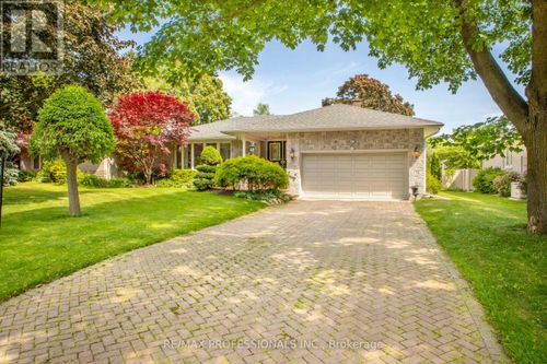 109 Princess Margaret Blvd, Etobicoke, ON, M9B2Z2 | Card Image