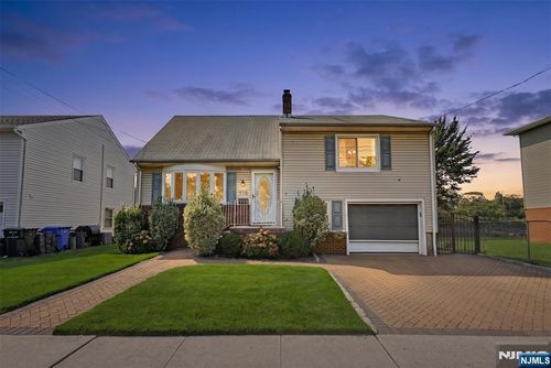 378 Riverside Ave, Rutherford, NJ, 07070-2613 | Card Image