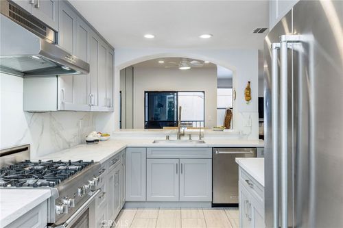 unit-320-425 E Ocean Blvd, Long Beach, CA, 90802-4951 | Card Image