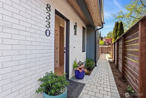 8330 24th Ave Nw, Seattle, WA, 98117-4439 | Card Image