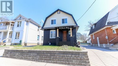 35 Toronto St, Barrie, ON, L4N1T8 | Card Image