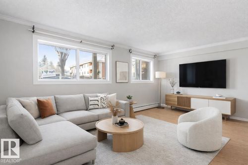 10811 115 St Nw, Edmonton, AB, T5H3L2 | Card Image