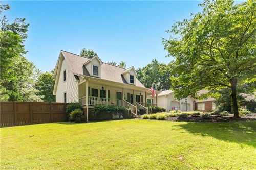 1027 Cypress Dr, Reidsville, NC, 27320-6807 | Card Image