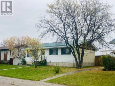 4407 47 St, House other with 2 bedrooms, 2 bathrooms and 4 parking in Mayerthorpe AB | Image 2