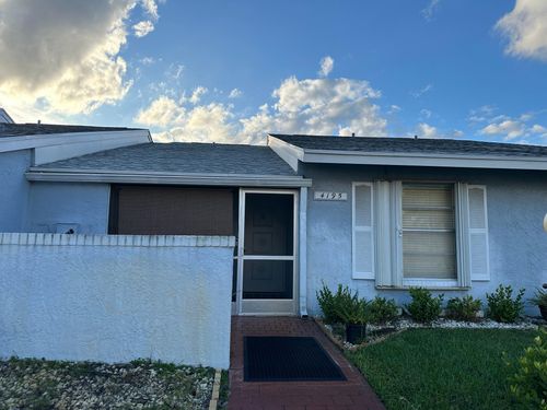 4195 Lucerne Villas Ln, Lake Worth, FL, 33467-8888 | Card Image