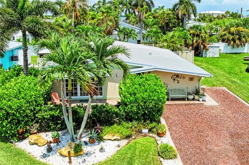 2711 Avenue C, Holmes Beach, FL, 34217-2121 | Card Image