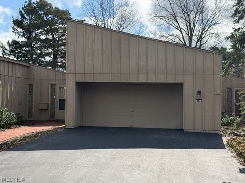 663 Sonora Ct, Berea, OH, 44017-2635 | Card Image