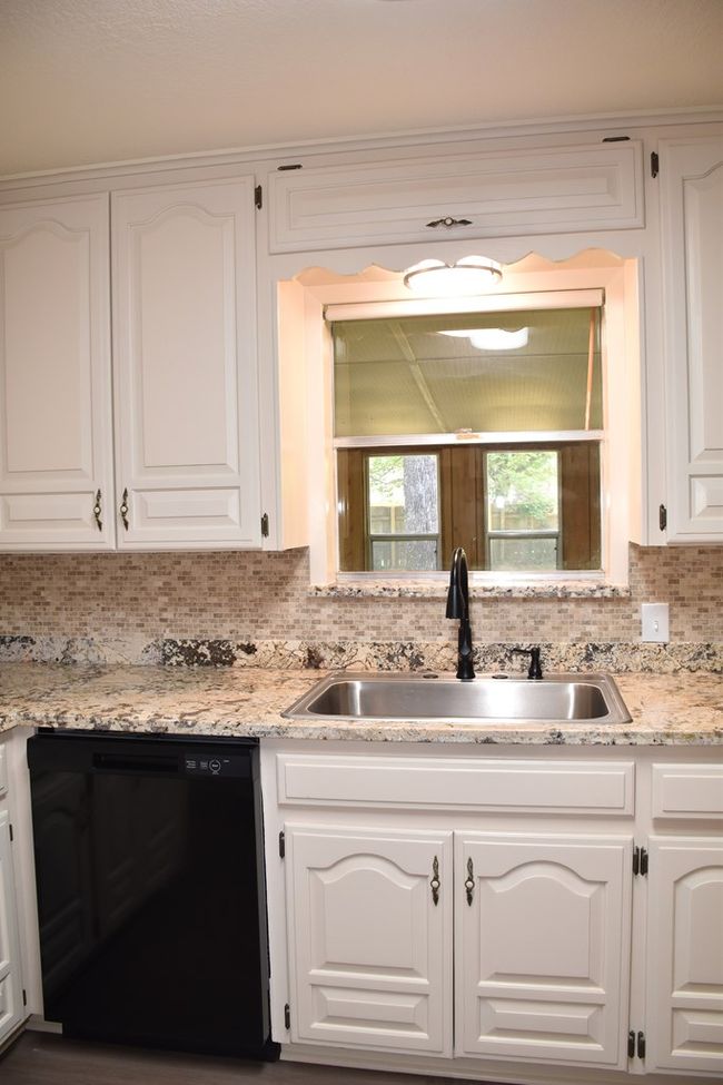 120 Donniebrook St, Home with 3 bedrooms, 2 bathrooms and 2 parking in Palestine TX | Image 11