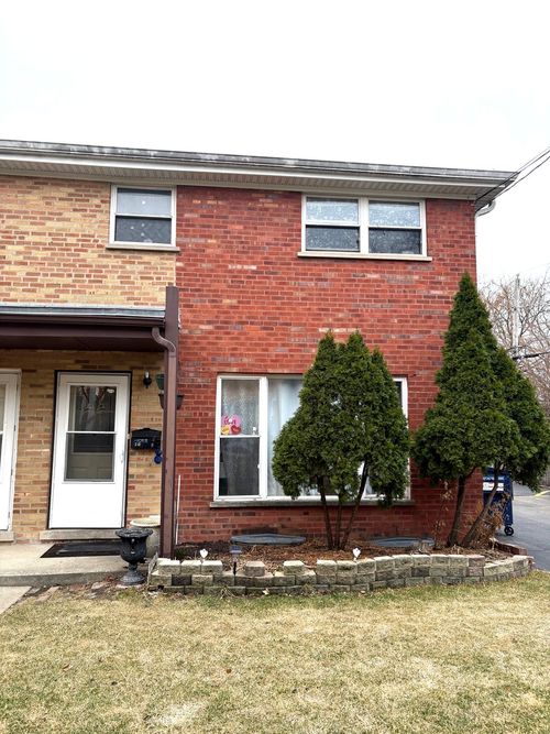 d-210 Linn Ct, North Aurora, IL, 60542-3311 | Card Image