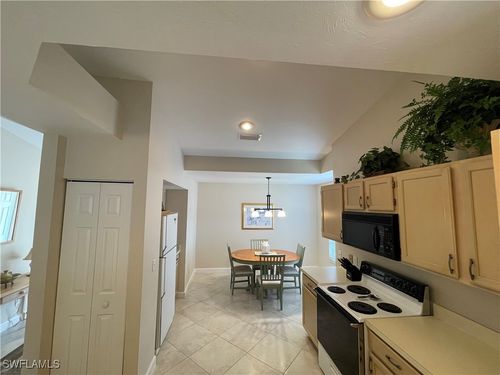 apt-201-440 Wiggins Lake Ct, NAPLES, FL, 34110-6051 | Card Image