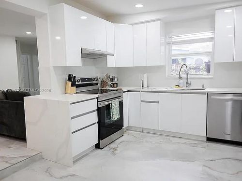 1649 Ne 8th Ave, Fort Lauderdale, FL, 33305-3047 | Card Image