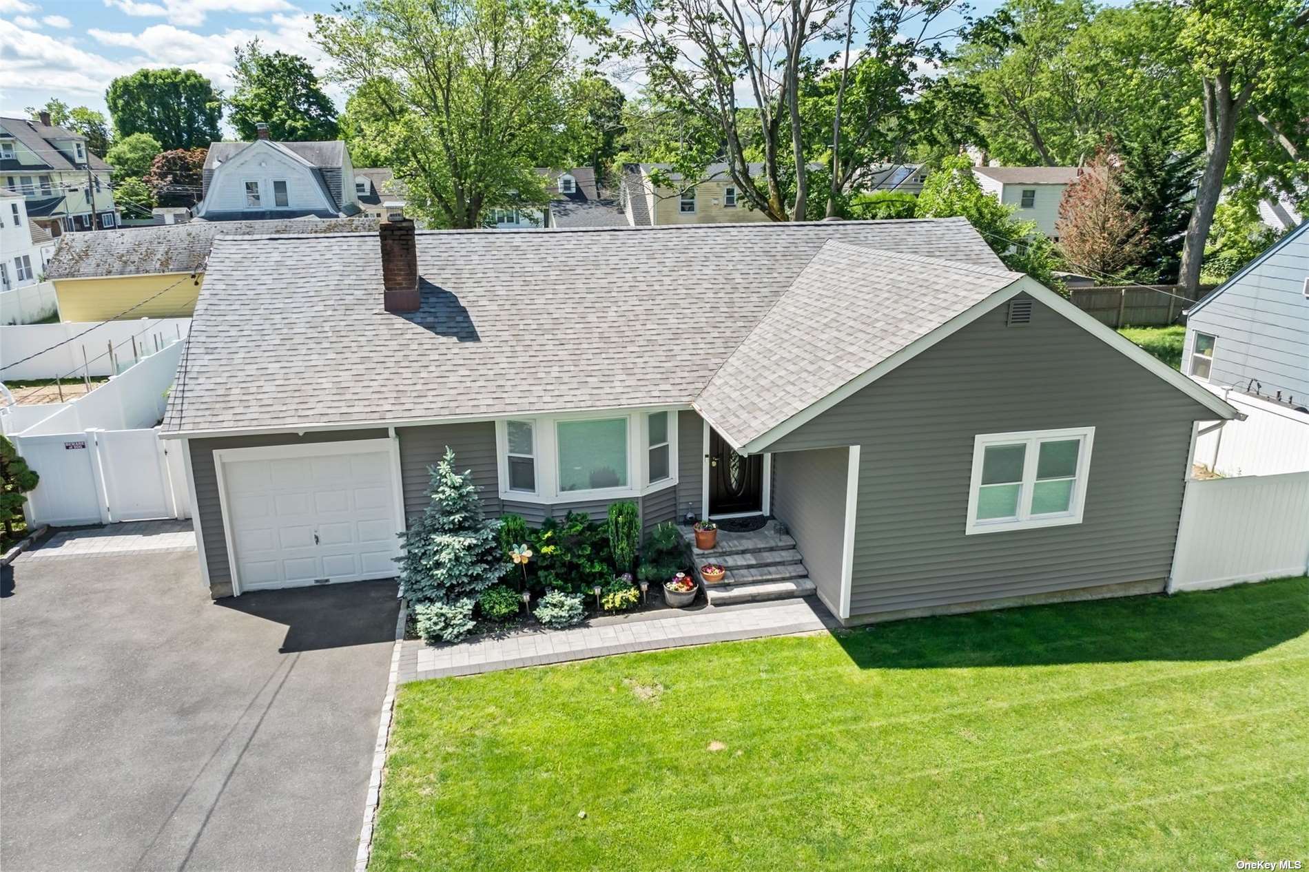 Chichester Rd, Huntington Station, NY 11746
