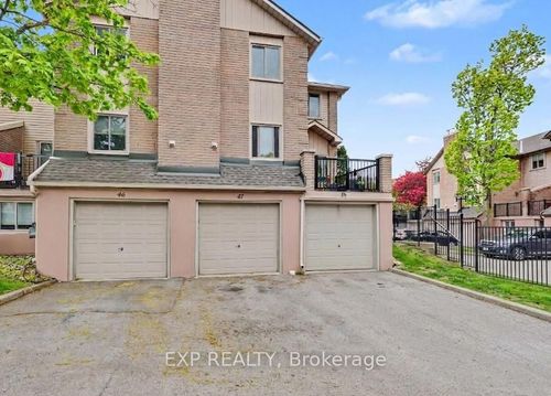47-38 Elora Dr, Hamilton, ON, L9C7L6 | Card Image