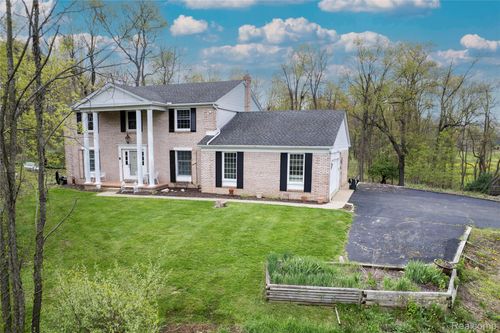 2235 Stonewall Dr, Ortonville, MI, 48462-9254 | Card Image