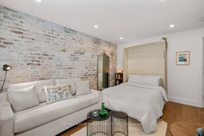 5 - 137 Emerald St S, Condo with 1 bedrooms, 1 bathrooms and 1 parking in Hamilton ON | Image 8