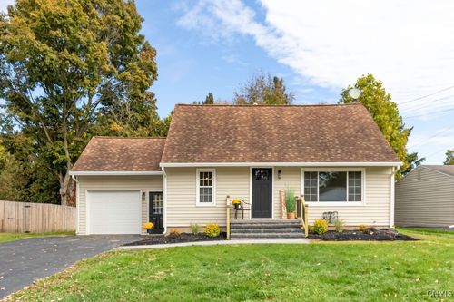 102 Knowland Dr, Liverpool, NY, 13090-3130 | Card Image