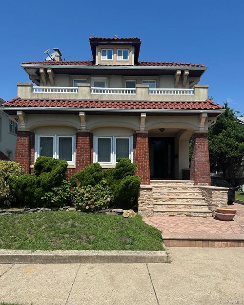 upper-61 W Walnut Street, Long Beach, NY, 11561 | Card Image