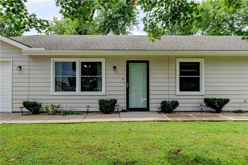 902 Birch St, Eudora, KS, 66025-9531 | Card Image