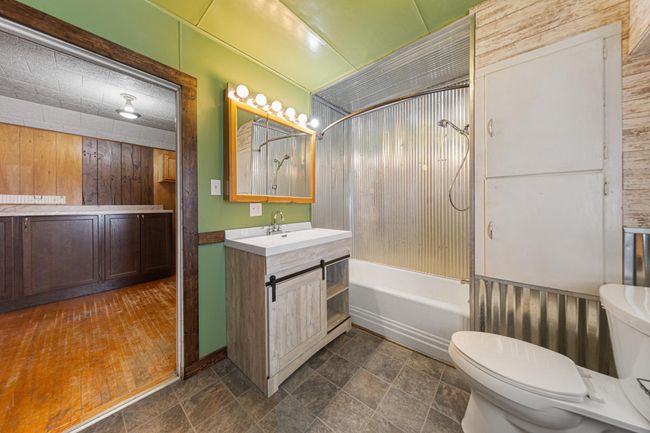 31 Bathroom.jpg | Image 24