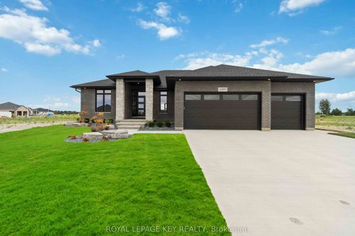 6707 Cooper St, Camlachie, ON, N0N1E0 | Card Image