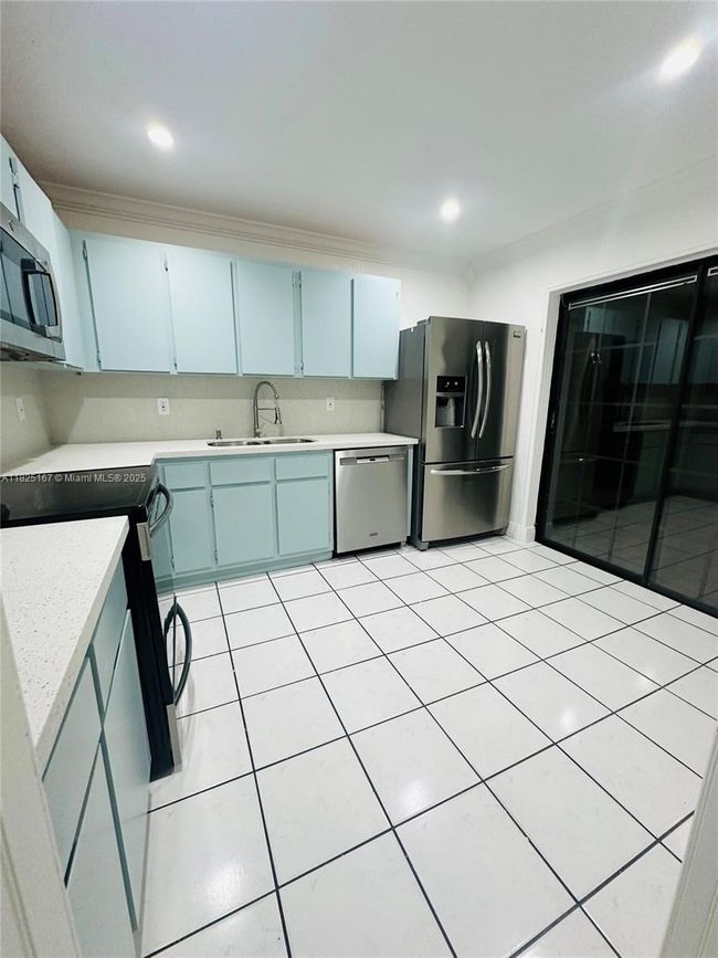 9510 Sw 151 St Ct, House other with 4 bedrooms, 3 bathrooms and null parking in Miami FL | Image 4