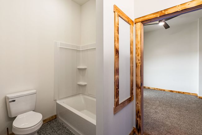 Jack and Jill Bathroom | Image 21