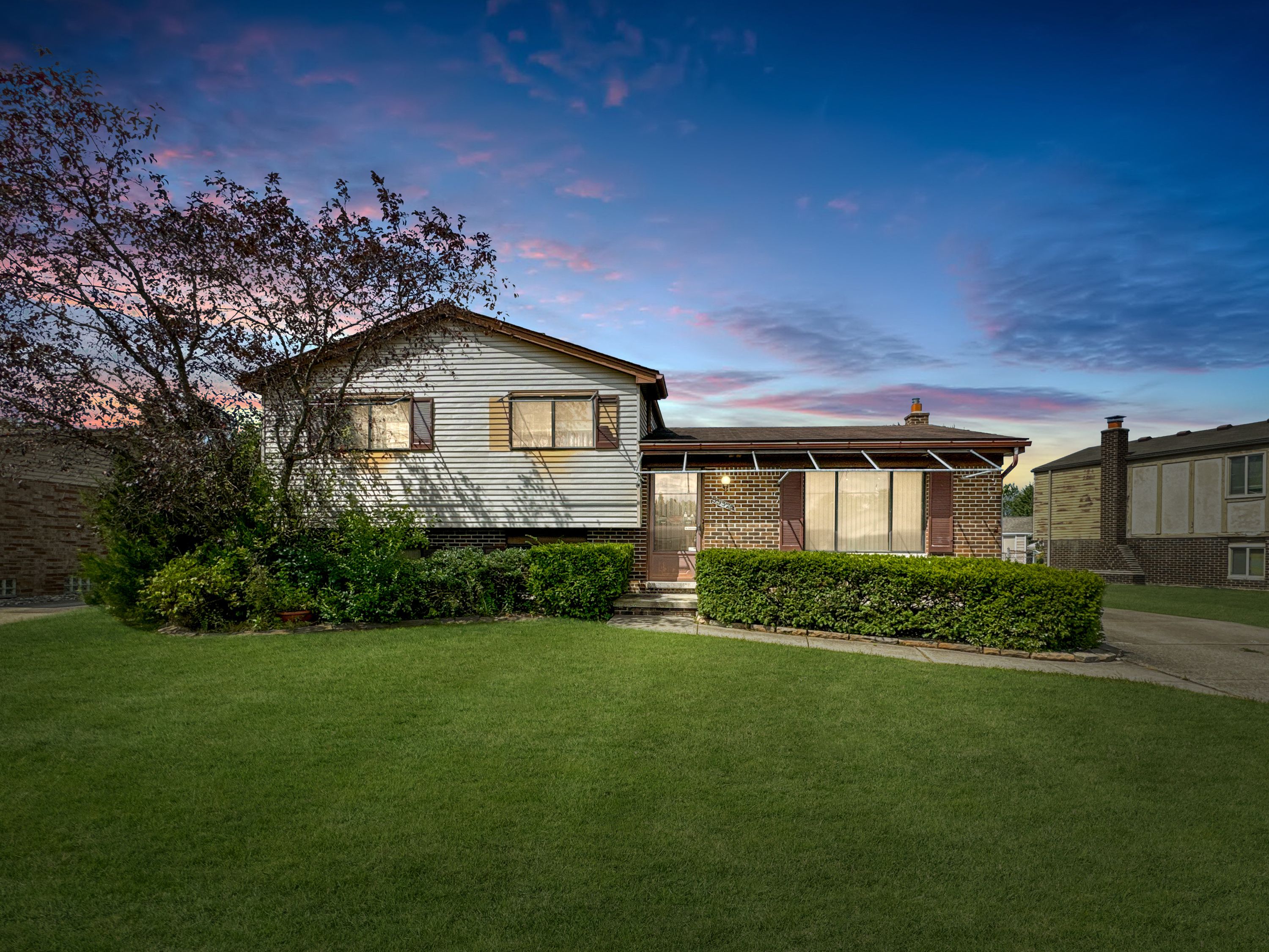 Roland Dr, Sterling Heights, MI 48310