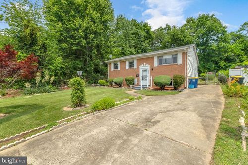 8000 Dellwood Ave, GLENARDEN, MD, 20706-1706 | Card Image