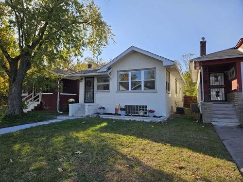 824 Johnson St, Gary, IN, 46402-2118 | Card Image