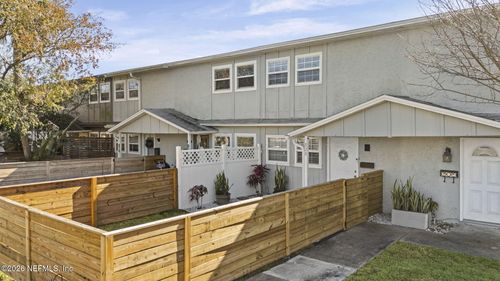 828 Cavalla Rd, Atlantic Beach, FL, 32233-3824 | Card Image