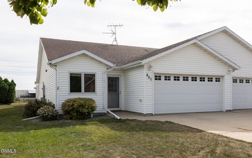 807 Morningside Dr, Casselton, ND, 58012-3706 | Card Image
