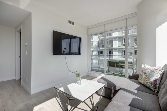 3304 - 1188 3 St Se, Condo with 2 bedrooms, 2 bathrooms and 2 parking in Calgary AB | Image 5
