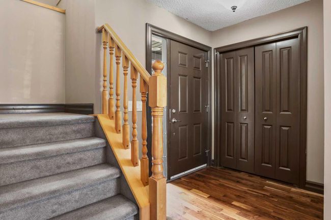 84 Everbrook Drive Sw, Home with 3 bedrooms, 2 bathrooms and 4 parking in Calgary AB | Image 6