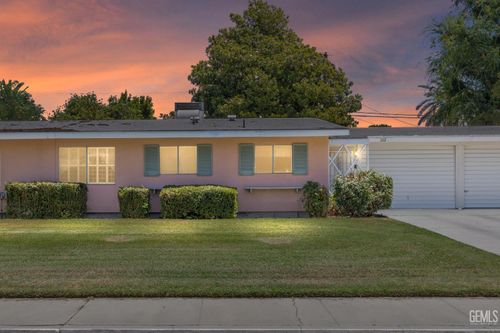 1112 Pebble Beach Dr, Bakersfield, CA, 93309-2828 | Card Image