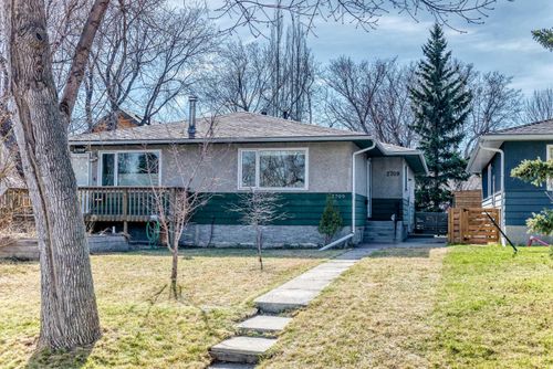 2709 16a St Nw, Calgary, AB, T2M3R7 | Card Image