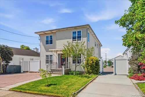 109 Gordon Avenue, North Hempstead, NY, 11590 | Card Image