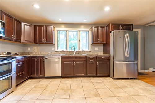 11 Country Hill Rd, Cumberland, RI, 02864-4701 | Card Image