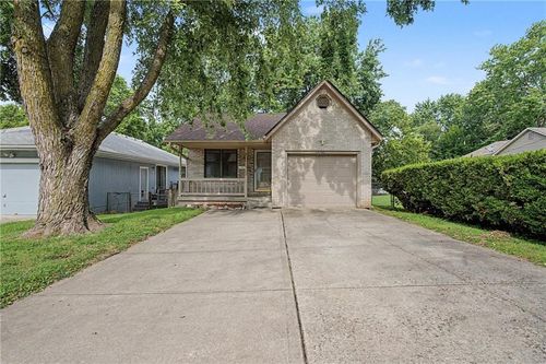 1526 N Pleasant St, Independence, MO, 64050-1725 | Card Image