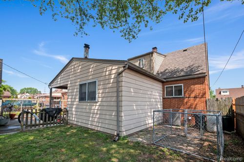 37649 Castle Dr, Romulus, MI, 48174-1058 | Card Image